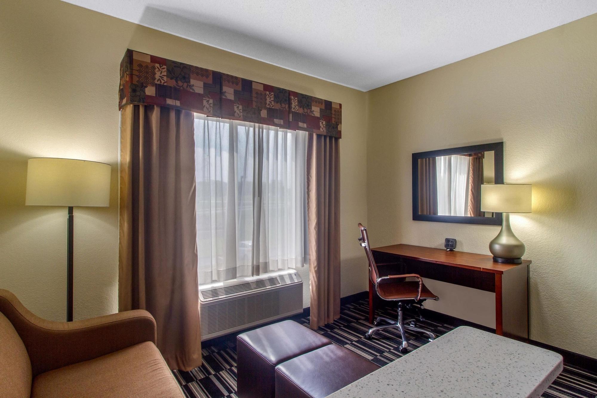 Comfort Suites Danville Bagian luar foto