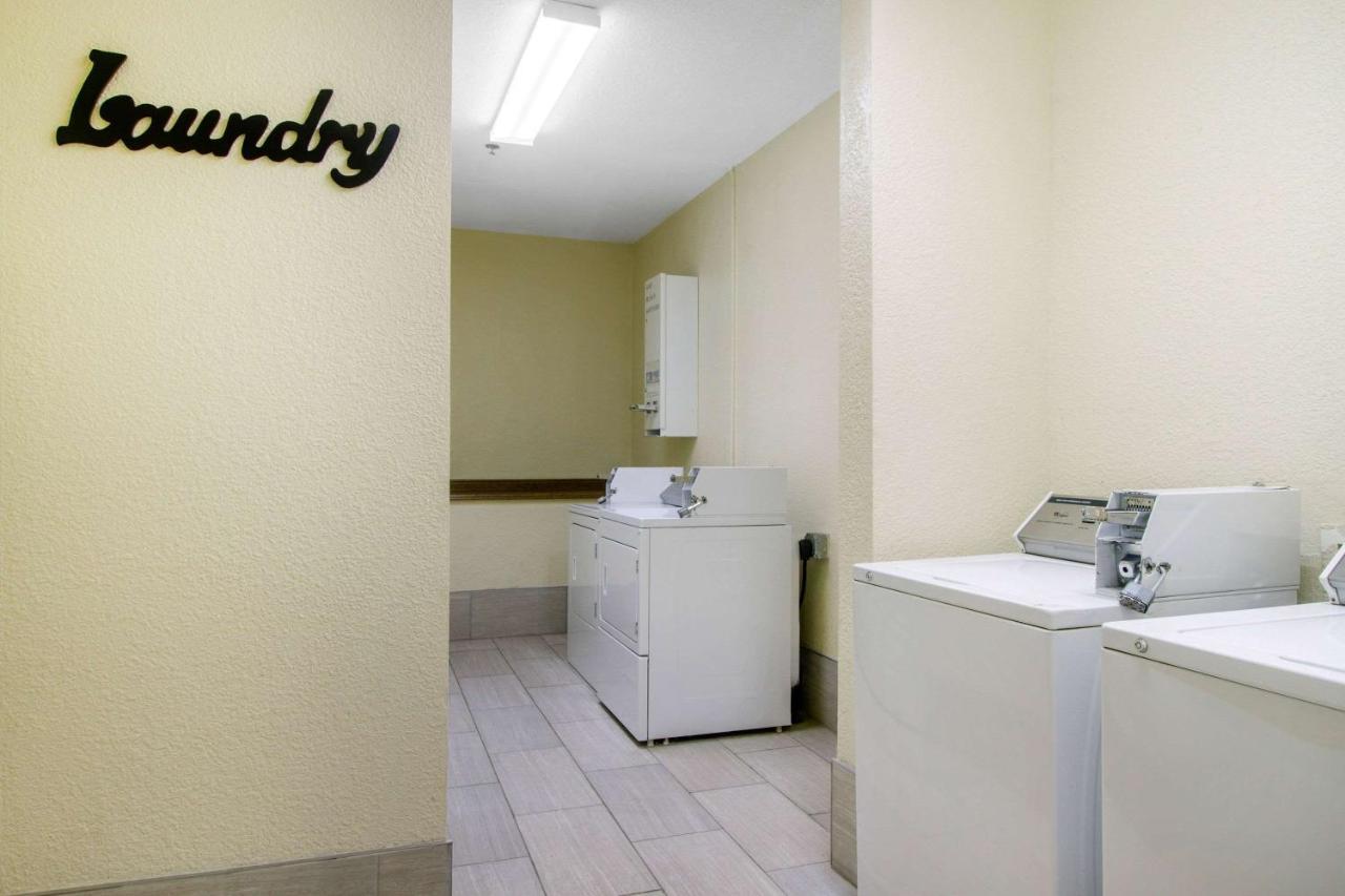 Comfort Suites Danville Bagian luar foto