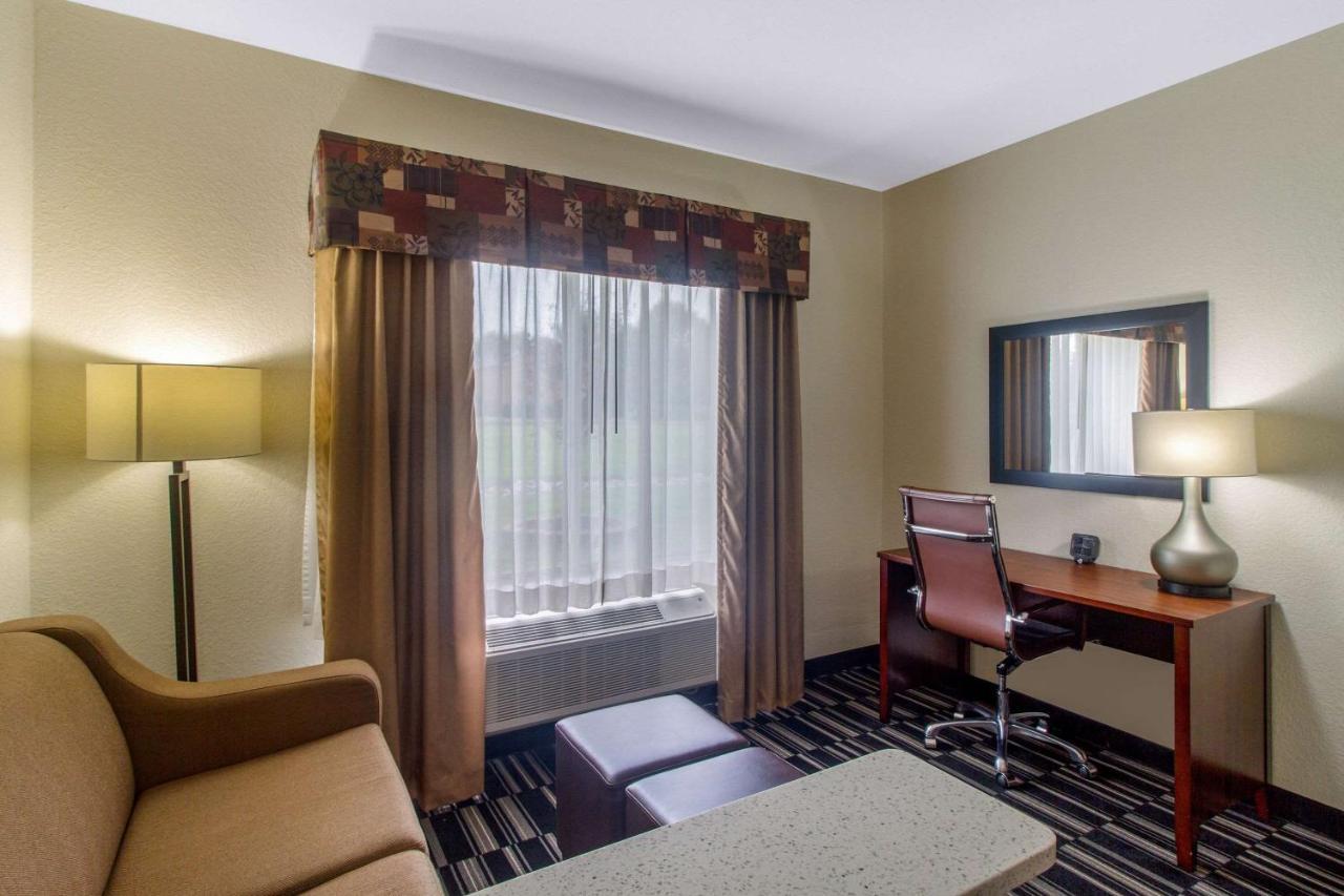 Comfort Suites Danville Bagian luar foto