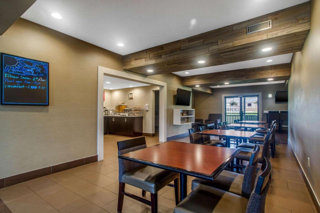 Comfort Suites Danville Bagian luar foto